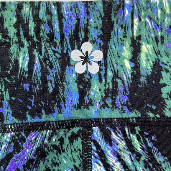 •Tuff Athletics• Soft Patterned Athletic Leggings - Size Medium - Picture 8 of 11